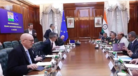 यूरोपीय संघ के प्रतिनिधिमंडल के साथ रक्षा मंत्री ने की बैठक