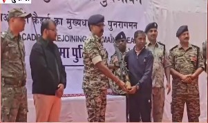 छत्तीसगढ़ के सुकमा जिले में दो महिलाओं सहित चार माओवादियों ने आत्मसमर्पण किया