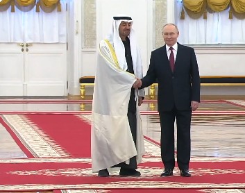 संयुक्त अरब अमीरात के राष्ट्रपति ने रूस के राष्ट्रपति व्लादिमीर पुतिन के साथ बातचीत की