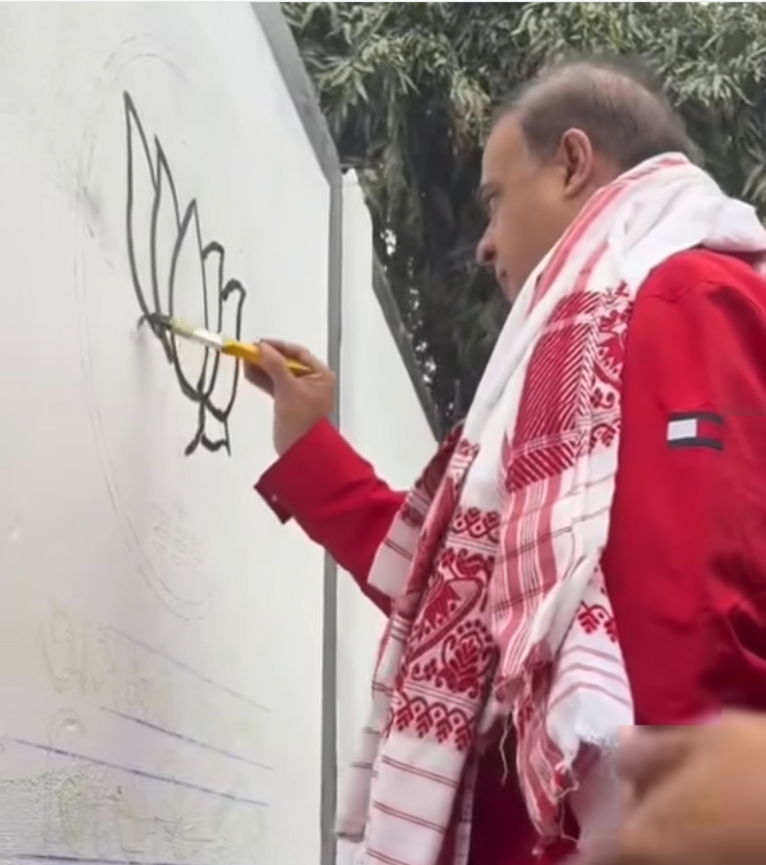 আগন্তুক বিধানসভা নিৰ্বাচনৰ প্ৰস্তুতিৰ অংশ হিচাপে ৰাজ্যজুৰি আৰম্ভ বিজেপিৰ দেৱাল লিখন কাৰ্যসূচীত