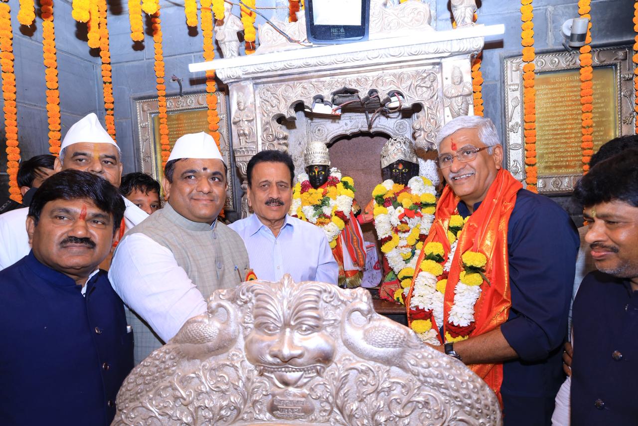 केन्द्रीय मंत्री गजेन्द्र सिंह शेखावत ने त्र्यंबकेश्वर में प्रशासनिक भवन और दर्शन कतार मंडप का उद्घाटन किया