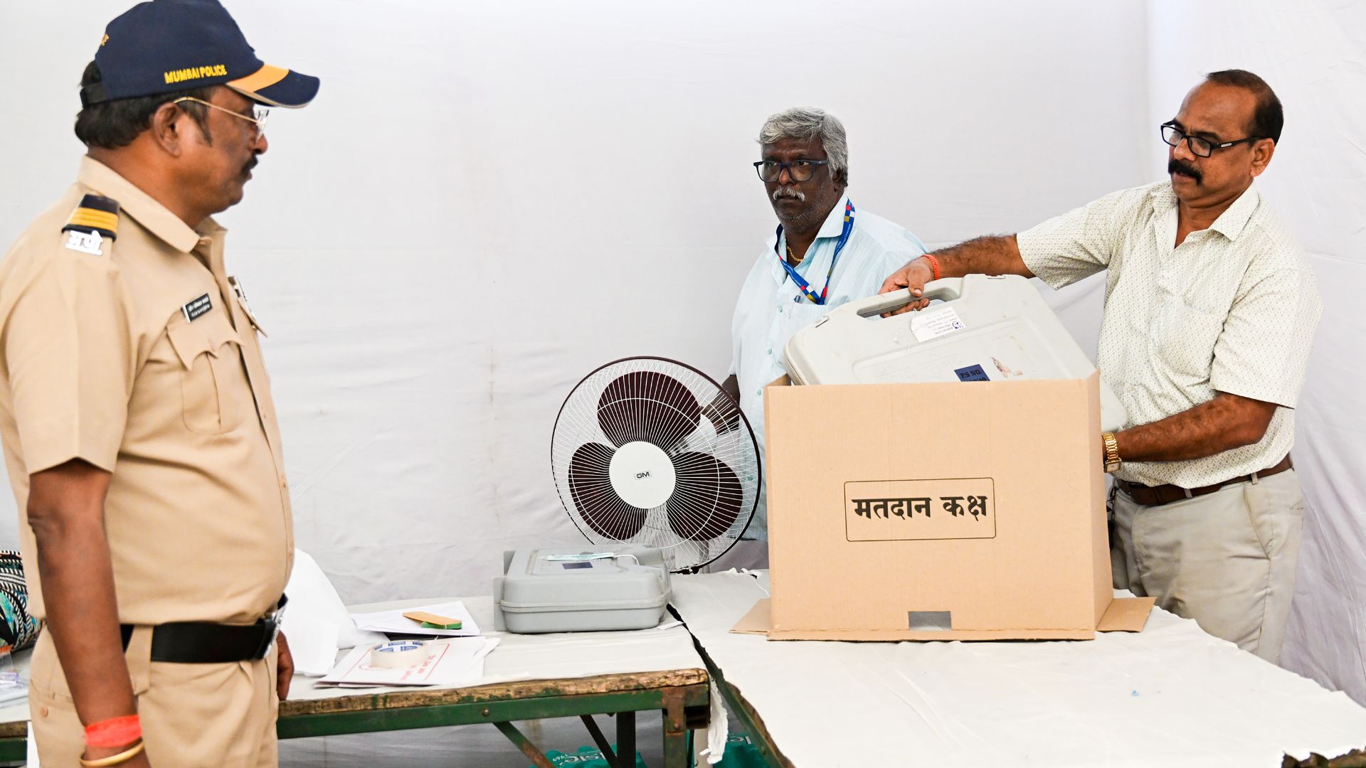 महाराष्ट्र में 29 नगर निकायों की मतगणना जारी, शुरुआती रूझान में भाजपा–शिवसेना गठबंधन आगे