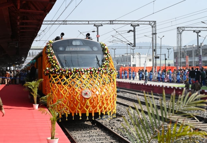 কামাখ্যা ৰৌহটক অমৃত ভাৰত বিশেষ ৰে’লখন বিভিন্ন ৰে’ল ষ্টেচনত আদৰণি