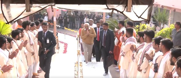 સોમનાથ સ્વાભિમાન પર્વની ઉજવણી અંતર્ગત મુખ્યમંત્રી ભૂપેન્દ્ર પટેલે 72 કલાકના સામૂહિક ઓમકાર નાદનો ગાંધીનગરના ધોળેશ્વર મહાદેવ મંદિરથી પ્રારંભ કરાવ્યો.