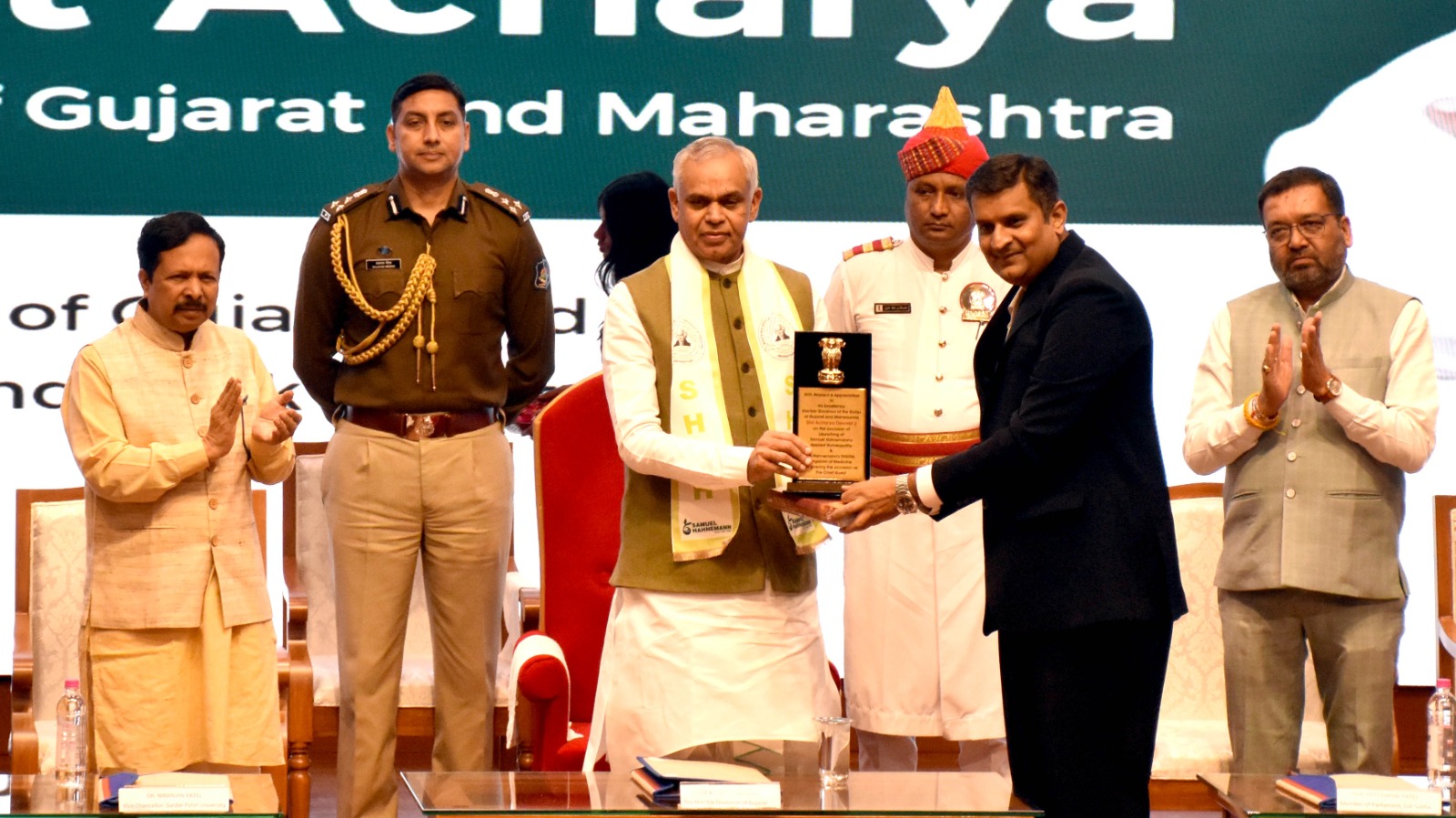 હૉમિયોપેથી સારવાર પદ્ધતિ માનવીના મન, આત્મા અને ચિત્તને યોગ્ય દિશામાં લઈ જઈ સ્વાસ્થ્ય પ્રદાન કરે છે : રાજ્યપાલ આચાર્ય દેવવ્રત