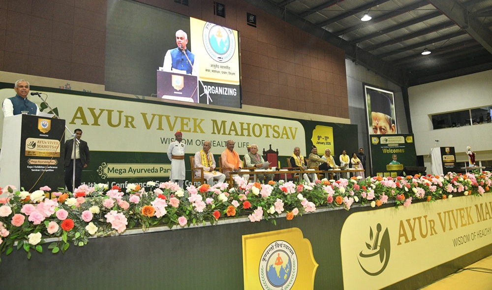રાજ્યપાલ આચાર્ય દેવવ્રત ગાંધીનગરના અડાલજ ખાતે આયુર્વેદ વ્યાસપીઠ દ્વારા યોજાયેલા ત્રણ દિવસના આયુર્વિવેક મહોત્સવમાં ઉપસ્થિત રહ્યા