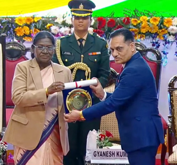 Akashvani receives media award for Best Campaign on Voters’ Education Awareness 2025