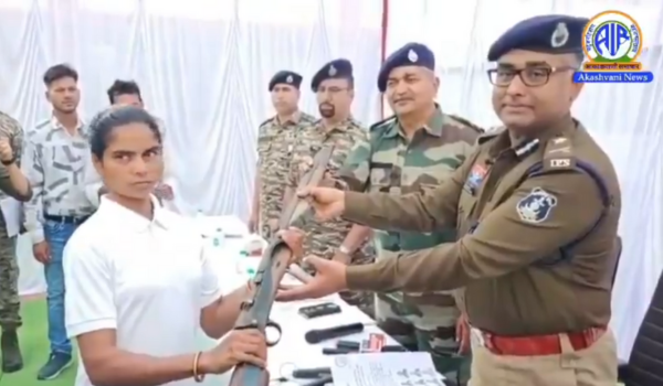 Chhattisgarh: Nine Maoists surrender in Gariaband district 