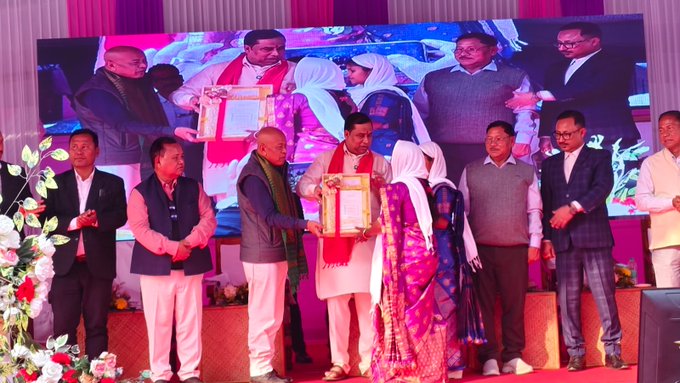 চিৰাং জিলাত ২৪,৬৫৪ গৰাকী আত্মসহায়ক গোটৰ সদস্যাৰ মাজত আজি মুখ্যমন্ত্রী মহিলা উদ্যমিতা আঁচনিৰ চেক বিতৰণ