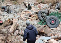 J&K: Ten soldiers killed, 11 injured as Army truck plunges into gorge