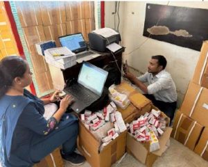 અમદાવાદમાંથી પરવાના વગર ચાલતા દવાના વેચાણ સાથે સંકળાયેલા લોકો સામે કડક કાર્યવાહી કરવામાં આવી.