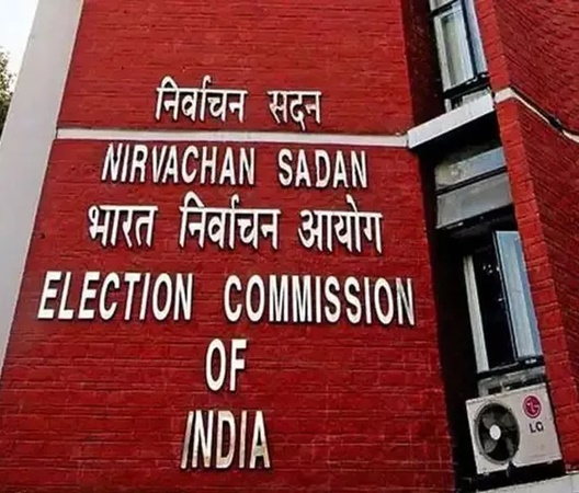 কলকাতা হাইকোর্টের নির্দেশে বাতিল হওয়া কোনও ওবিসি সার্টিফিকেট, এসআইআরের কাজে ব্যবহার করা যাবে না বলে নির্বাচন কমিশন স্পষ্ট জানিয়েছে।