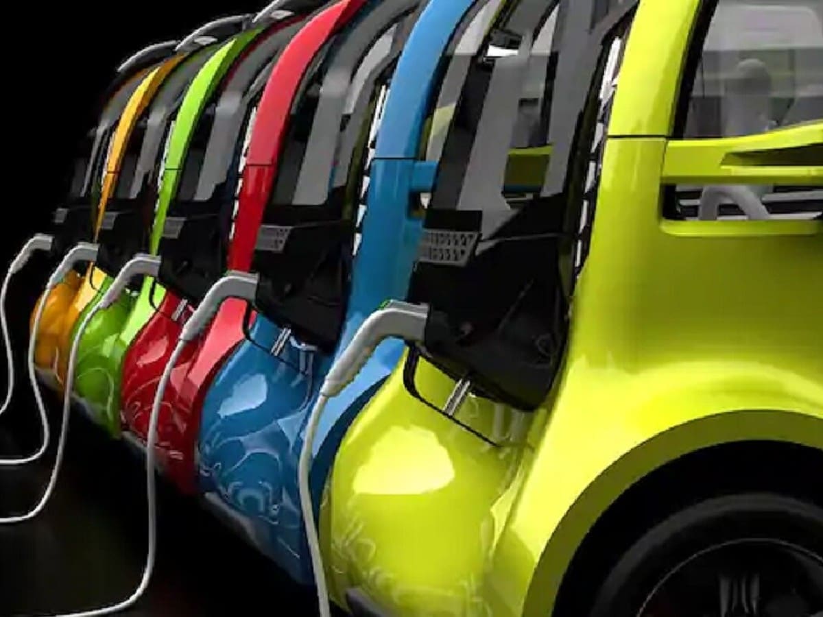 भारत में पिछले साल नए वाहन पंजीकरणों में इलेक्ट्रिक वाहन बाजार का हिस्‍सा 8% रहा