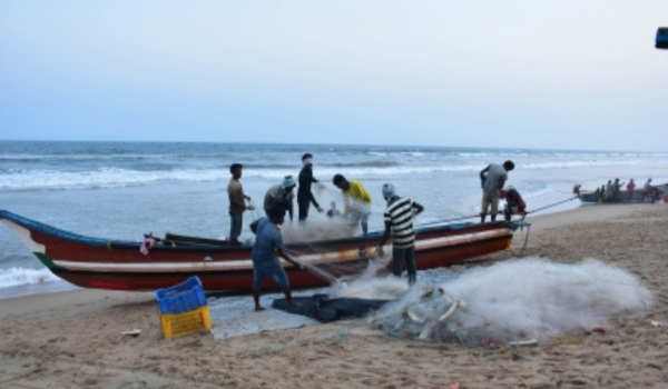 Sri Lankan Navy arrests 7 Indian fishermen from Nagapattinam and Mayiladuthurai