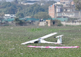 প্রয়াগরাজের কাছে বায়ু সেনার বাম্রাউলি ঘাঁটি থেকে নিয়মিত উড়ানের সময় বিমান বাহিনীর একটি ছোট উড়ান আজ একটি পুকুরে  অবতরণ করতে বাধ্য হয়।
