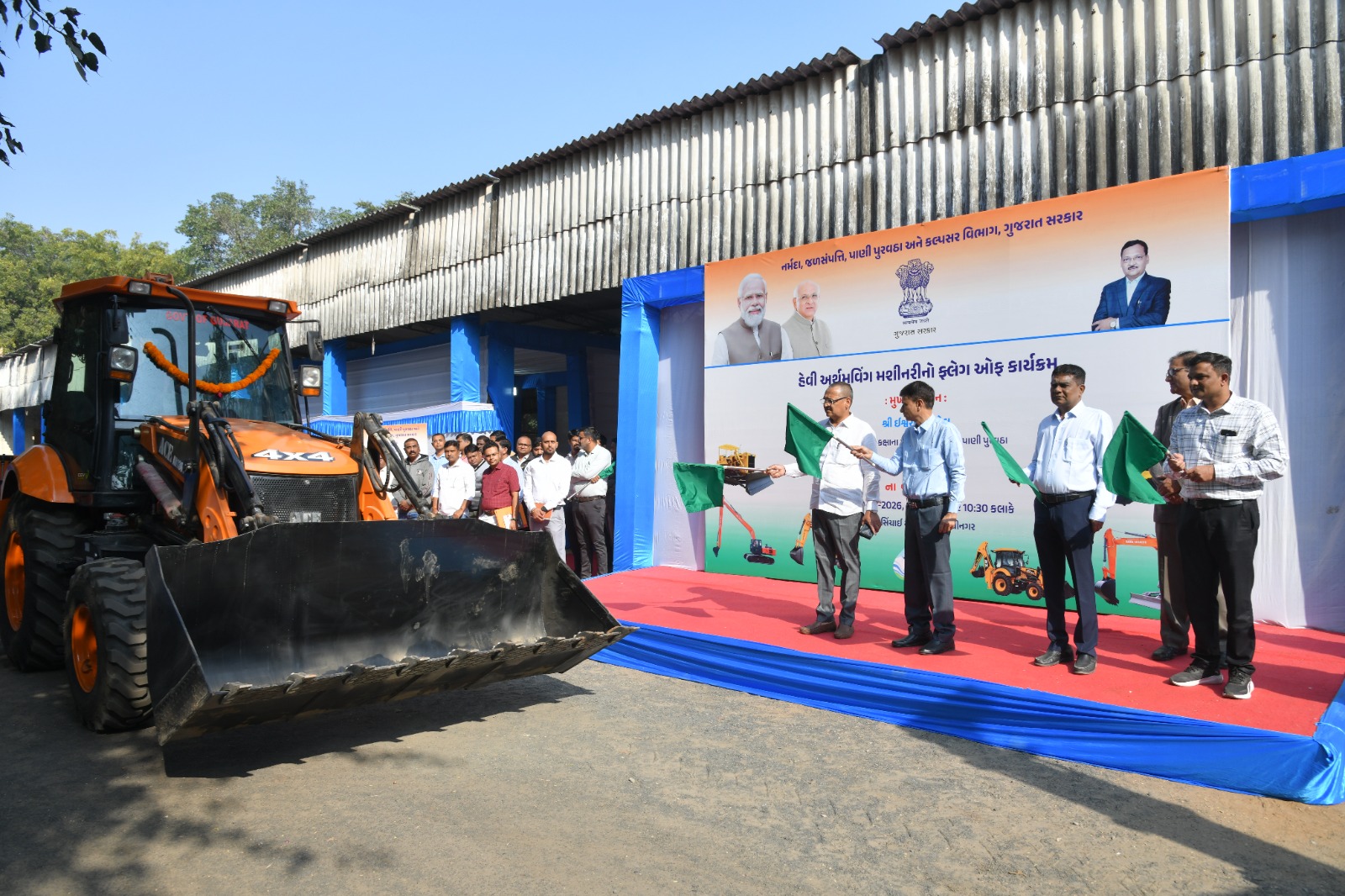 જળસંપત્તિ મંત્રી ઇશ્વરસિંહ પટેલે ગાંધીનગરથી 10 કરોડ 83 લાખ રૂપિયાથી વધુની કિંમતના 15 વાહનોનું પ્રસ્થાન કરાવ્યું.