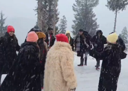 J & K: Fresh snowfall in Bhaderwah town delights tourists