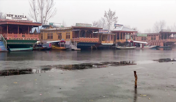 Dry and cold weather continues in Jammu and Kashmir during Chillai Kalan period