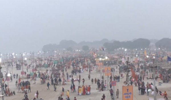 پریاگ راج میں 43 روزہ ماگھ میلہ شروع ہوگیا ہے۔ آج پہلے دن سنگم میں 21 لاکھ عقیدتمندوں نے پوتر ڈُبکی لگائی