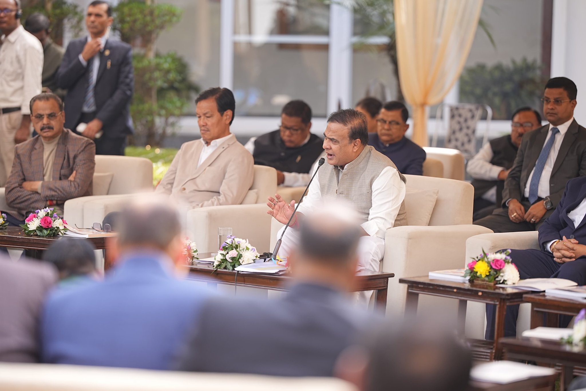 বিশিষ্ট সাংবাদিকসকলৰ সৈতে ‘নতুন দিনৰ আলাপ’ শীর্ষক সংবাদমেলত মুখ্যমন্ত্রীৰ অংশগ্ৰহণ