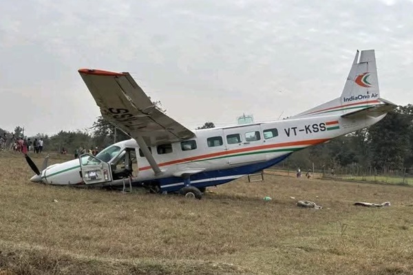شہری ہوابازی کے ڈائرکٹوریٹ جنرل DGCAنے کہا ہے کہ Air craft Accident Investigation bureau (AAIB) اڈیشہ میں Crash Landing کے واقعے کی جانچ کرے گا۔
