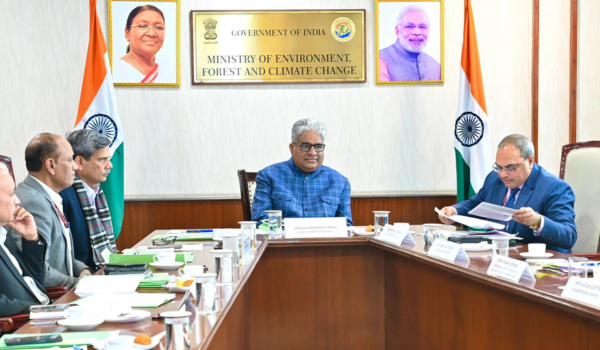 مرکز نے دلّی NCR میں ہوا کے معیار کو بہتر بنانے کیلئے عوامی ٹرانسپورٹ میں کمیوں کو دور کرنے اور فصل کے باقیات کے بندوبست پر زور دیا ہے