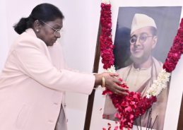 President Droupadi Murmu pays floral tribute to Netaji Subhash Chandra Bose