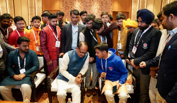 Union Minister Shivraj Chouhan encourages young leaders to pursue large goals with commitment & discipline