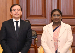 ৰাষ্ট্ৰপতি দ্রৌপদী মুৰ্মুক সাক্ষাৎ‍ ইউৰোপীয় সংঘ আৰু স্পেইনৰ বৈদেশিক পৰিক্ৰমা আৰু সহযোগিতা মন্ত্ৰী জোছ মেনুৱেল আলবেয়াৰ্ছৰ