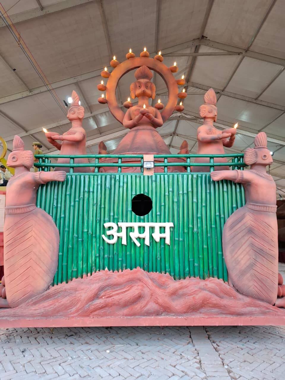 ৭৭ সংখ্যক গণৰাজ্য দিৱসৰ পেৰেডত উজ্বলিব ধুবুৰীৰ আশৰিকান্দিৰ পোৰামাটি শিল্প