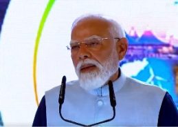 প্রধানমন্ত্রী নরেন্দ্র মোদী  বলেছেন, বিশ্বব্যাপী অনিশ্চয়তার মধ্যে ভারত এক অভূতপূর্ব  নিশ্চয়তা প্রত্যক্ষ করছে।প্রধানমন্ত্রী আজ রাজকোটে কচ্ছ ও সৌরাষ্ট্র অঞ্চলের ভাইব্র্যান্ট গুজরাট আঞ্চলিক সম্মেলনের উদ্বোধন করেন।