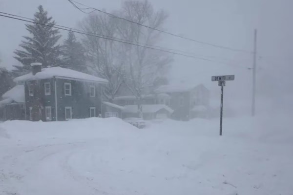 US: Massive winter storm throws life out of gear with power cuts, flight disruption