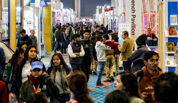 নতুন দিল্লিতে ৫৩-তম বিশ্ব বইমেলা আজ সন্ধ্যায় শেষ হয়েছে।