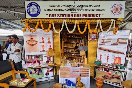 ‘एक स्‍टेशन एक उत्‍पाद’ से शिल्‍पकारों, बुनकरों और छोटे उत्‍पादकों को मिल रहा है लाभ: रेल मंत्रालय