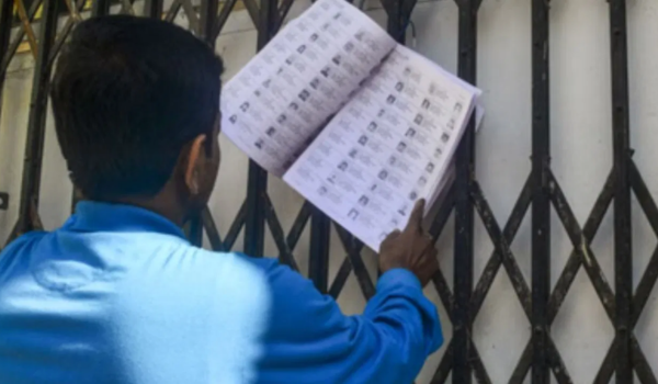 प. बंगाल में एसआईआर प्रक्रिया में वैध पहचान पत्र नहीं माना जाएगा 2010 के बाद जारी ओबीसी प्रमाणपत्र: चुनाव आयोग