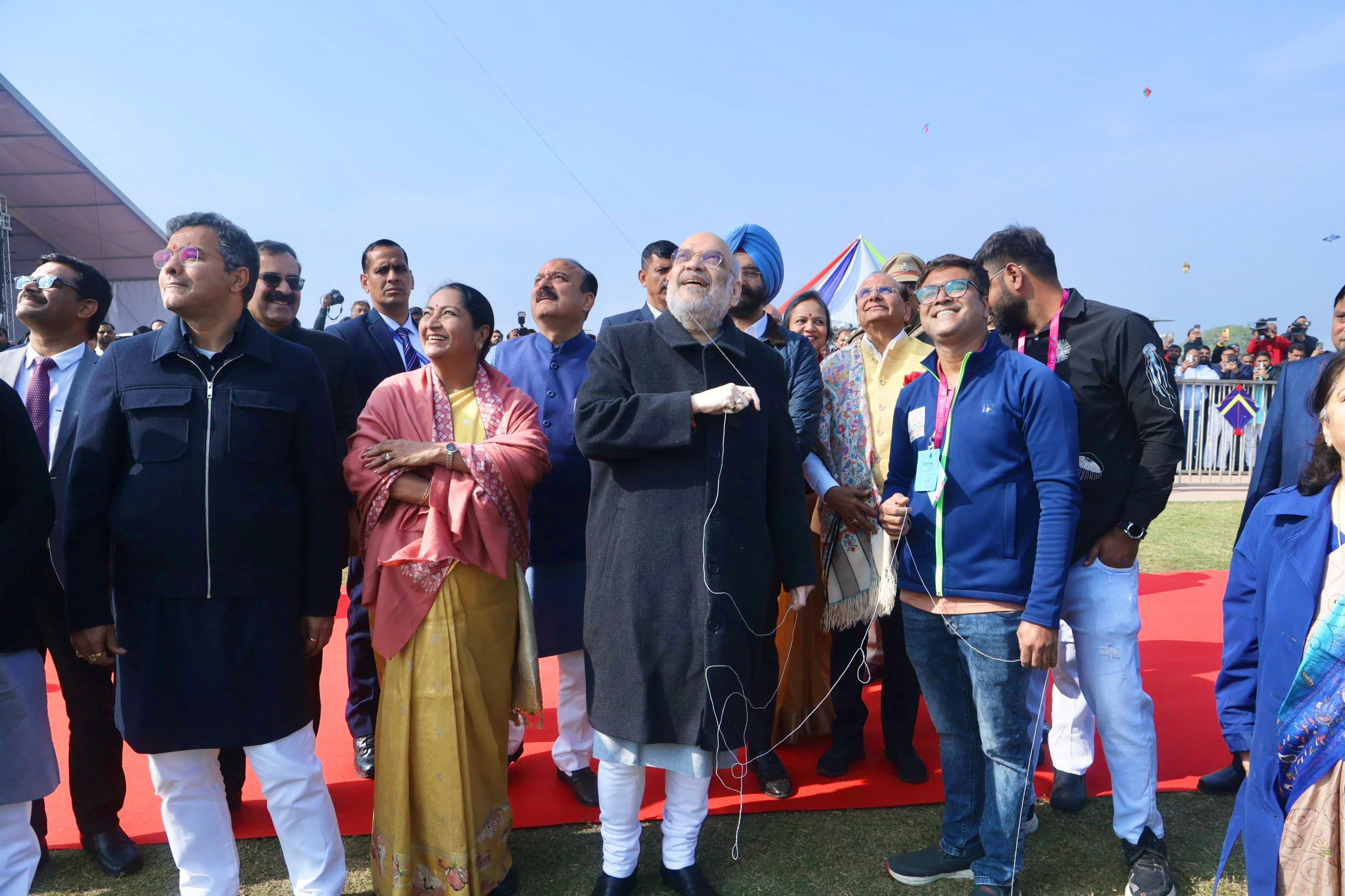 गृहमंत्री शाह और मुख्यमंत्री रेखा गुप्ता ने तीसरा अंतरराष्ट्रीय पतंग महोत्सव में भाग लिया
