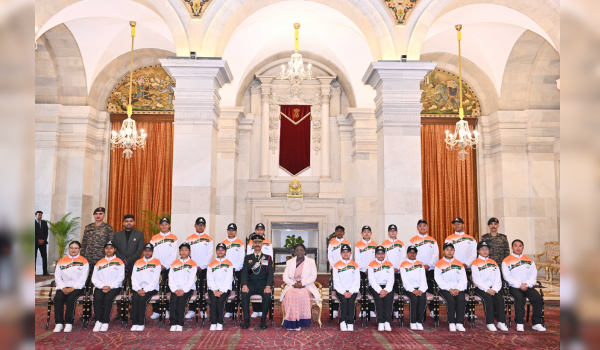 राष्ट्रपति द्रौपदी मुर्मु से सिक्किम के छात्रों के समूह ने की मुलाकात