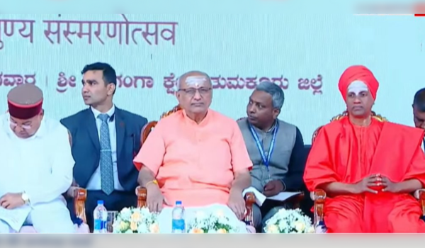 कर्नाटक दौरे पर उपराष्ट्रपति, श्री सिद्धगंगा मठ में श्री शिवकुमार महास्वामीजी के 7वें स्मृति दिवस समारोह में हुए शामिल