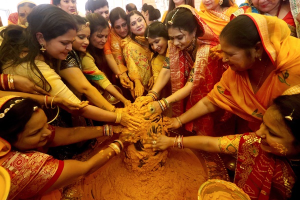 ओडिशा: महाशिवरात्रि पर भगवान शिव के मंदिरों में उमड़ी श्रद्धालुओं की भीड़