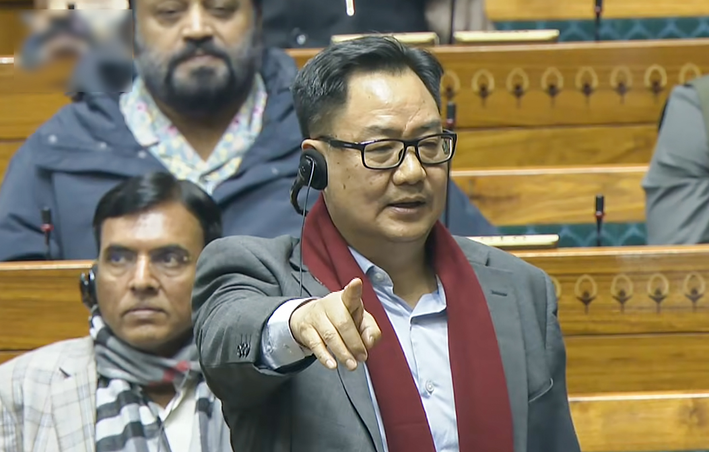 संसदीय कार्य मंत्री किरेन रिजिजू ने लोकसभा में अपनी टिप्पणियों के लिए विपक्षी नेता राहुल गांधी से माफी की मांग की