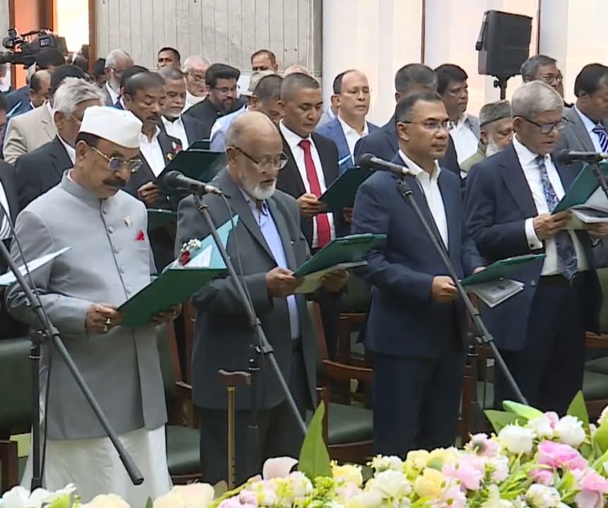 बांग्लादेश: बीएनपी के नव निर्वाचित सांसदों ने आज सुबह जातीय संसद में पद की शपथ ली