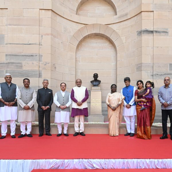 President unveils bust of 1st Indian Governor General of independent India Chakravarti Rajagopalachari at Rashtrapati Bhavan