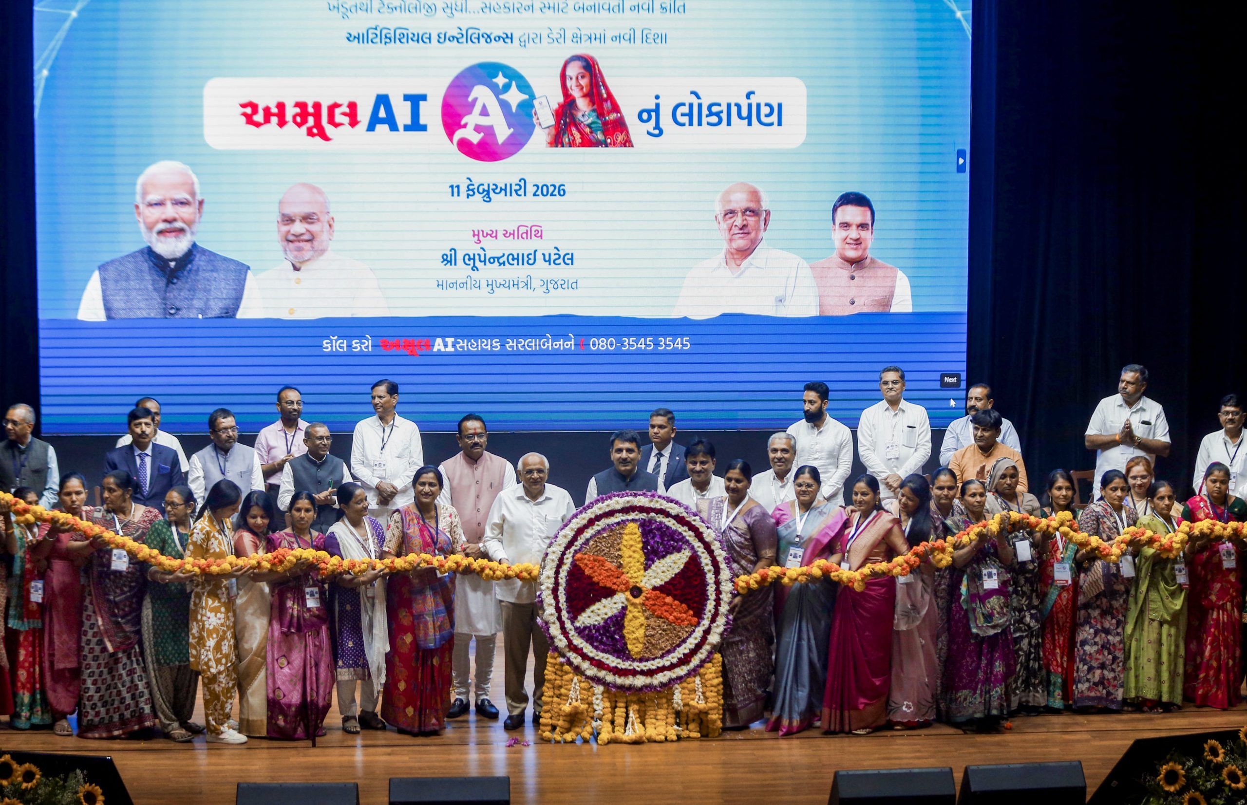 मुख्यमंत्री भूपेंद्र पटेल ने सबसे बड़े दुग्ध उत्‍पादक केंद्र आणंद में नई पहल ‘अमूल एआई’ की शुरूआत की
