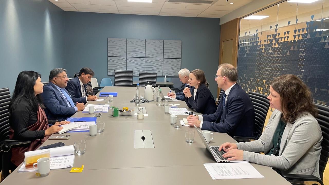 पश्चिमी मामलों के सचिव राजदूत सिबी जॉर्ज ने नॉर्वे की उप मंत्री रैगनहिल्ड स्जोनर सिरस्टैड से भेंट की