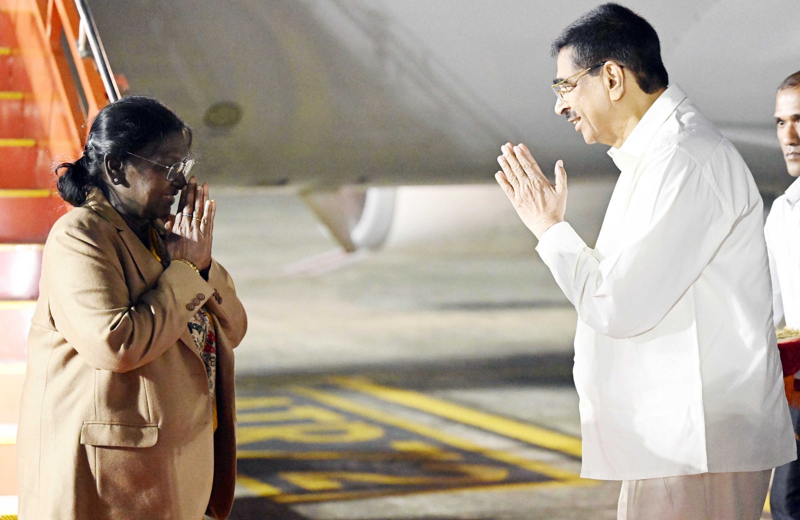 राष्ट्रपति द्रौपदी मुर्मु छह दिवसीय यात्रा पर ओडिशा पहुंचीं