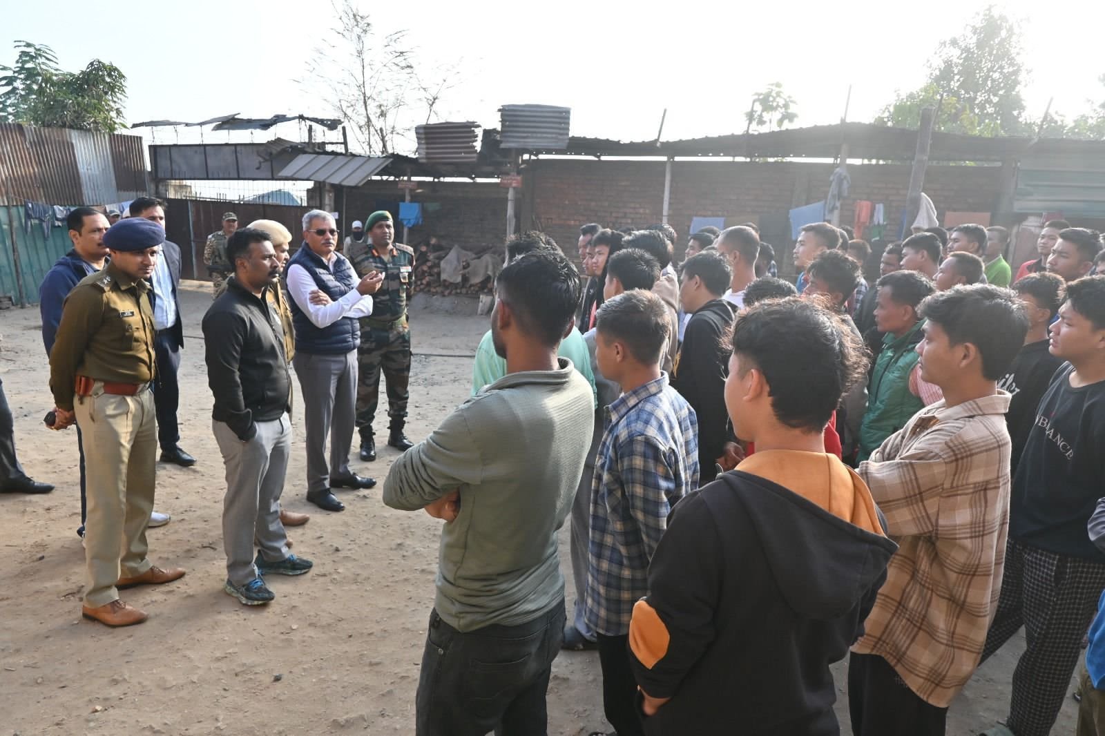 एनसीबी महानिदेशक अनुराग गर्ग ने मणिपुर के सीमावर्ती कस्बे मोरेह में नशामुक्ति केंद्र का दौरा किया