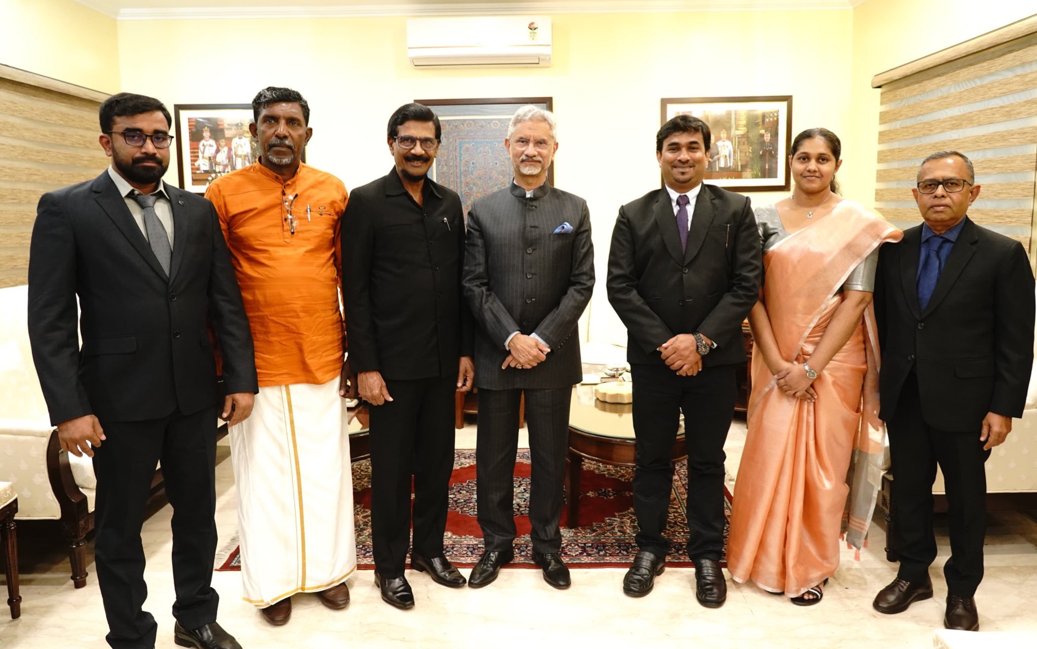 विदेश मंत्री डॉ. एस. जयशंकर ने जनता विमुक्ति पेरामुना पार्टी के महासचिव टिलविन सिल्वा के साथ बातचीत की