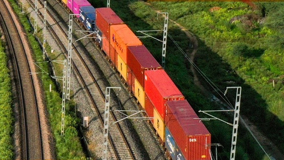 रेलवे में थोक सीमेंट ढुलाई क्षमता बढ़ाने के लिए किए गए सुधारों के परिणाम सकारात्मक