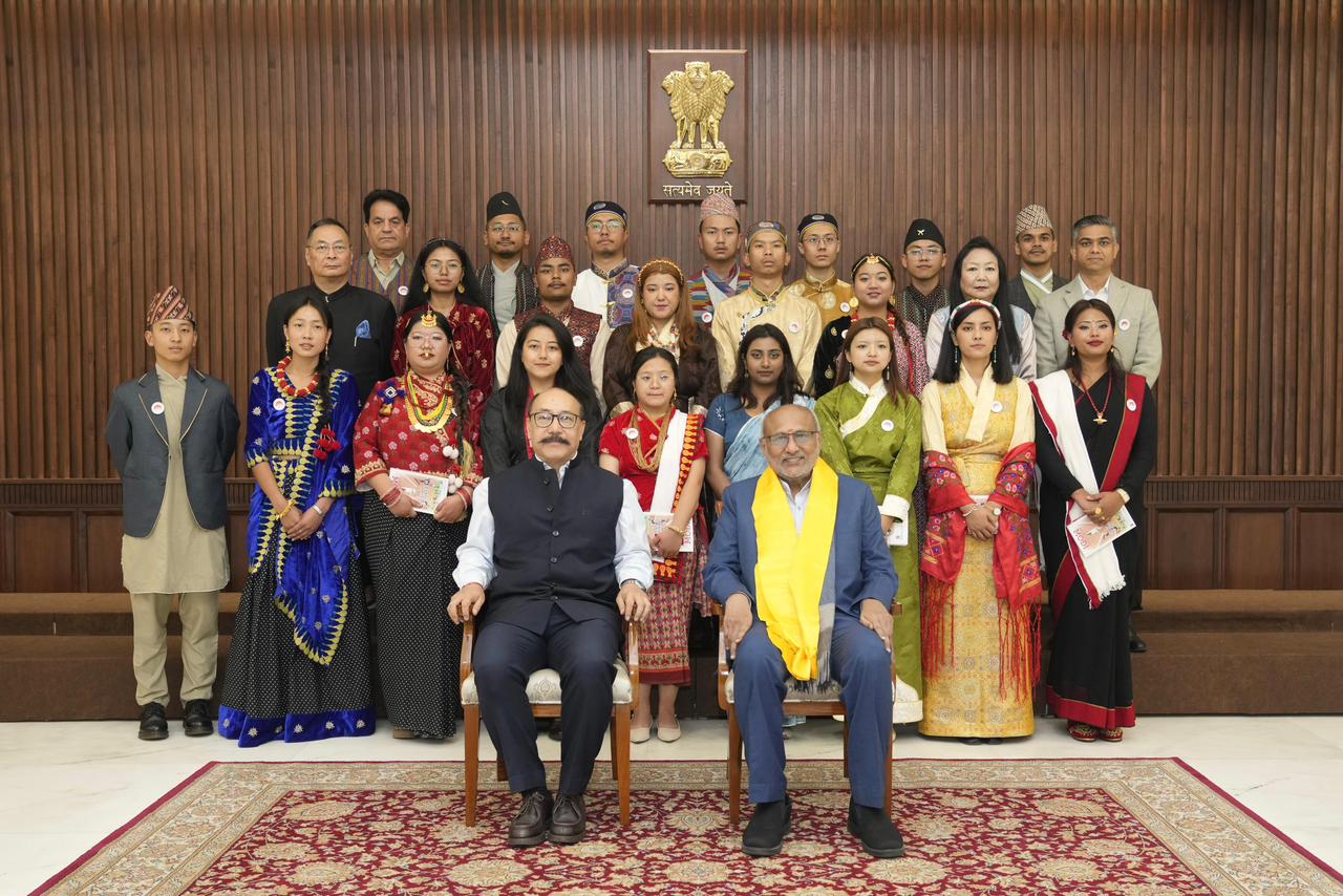 उपराष्‍ट्रपति सी. पी. राधाकृष्‍णन ने दार्जिलिंग युवा संघ के सदस्यों से बातचीत की