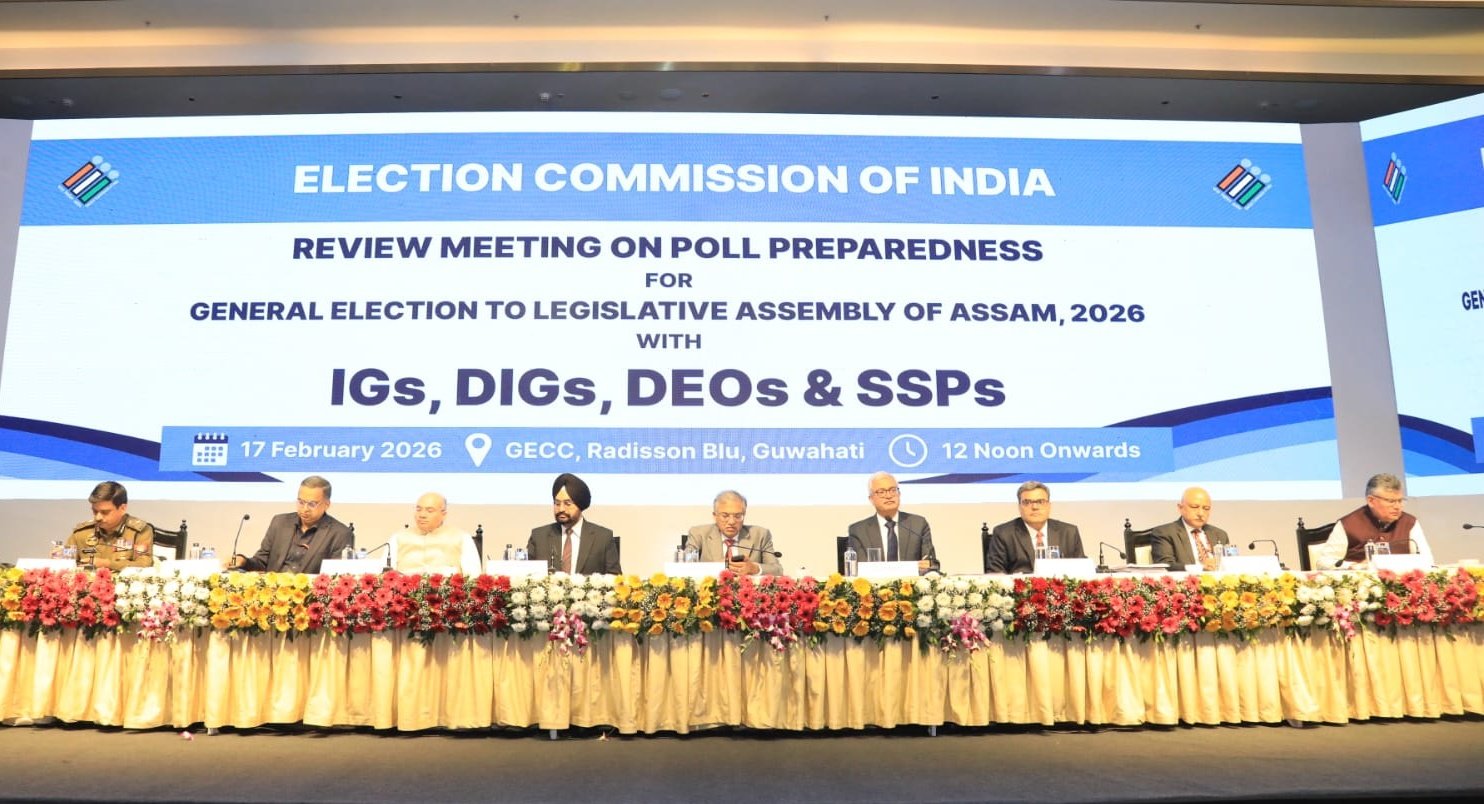 निर्वाचन आयोग की पूर्ण पीठ ने असम में आगामी विधानसभा चुनाव की तैयारियों पर गुवाहाटी में राजनीतिक दलों संग की बैठक